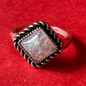 SIMULATED WHITE OPAL SILVER RING SIZE 7 SQUARE